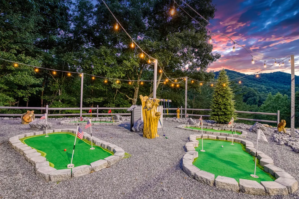 Mini golf at a Vantage cabin